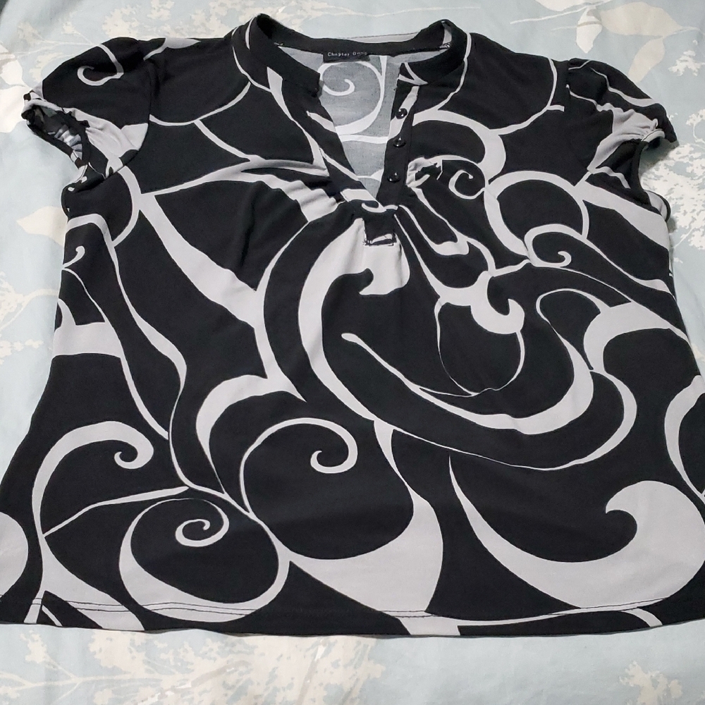 🌺 3 / $45 Elegant Swirl Pattern Blouse in Black and Gray